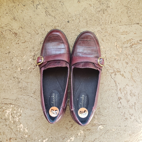 Clarks Loafers - size 5.5M, burgundy - Picture 2 of 5